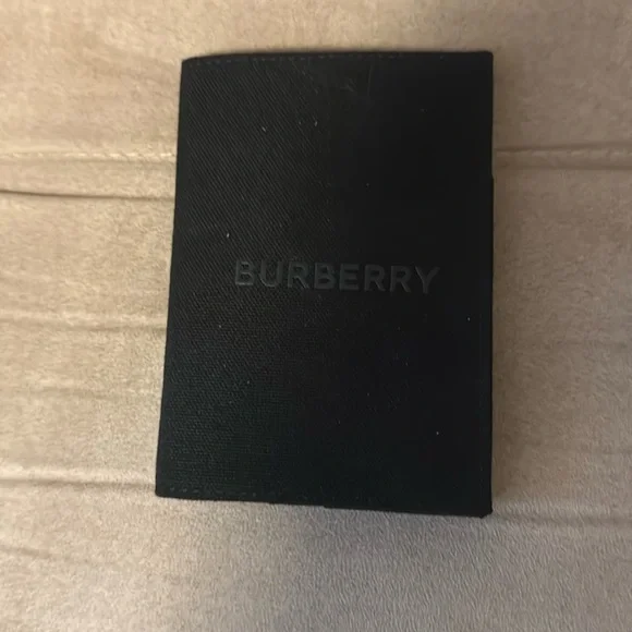 BURBERRY Parfum GWP Passport Holder/Wallet - Picture 2 of 5